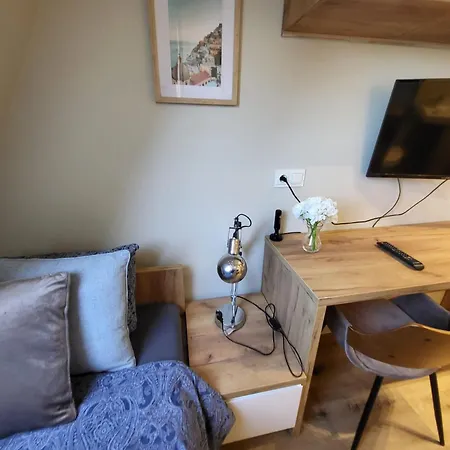Apartament-studio 10 Apartment